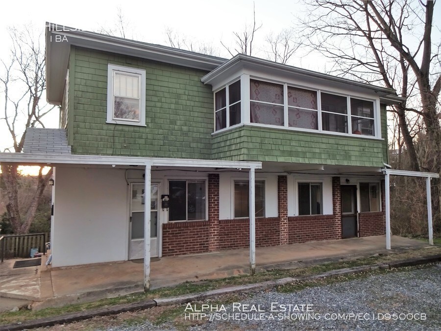 Primary Photo - 54 Hillside St