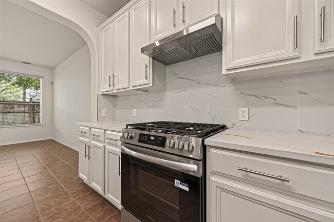 Foto del edificio - 6118 Breezy Hollow Ln