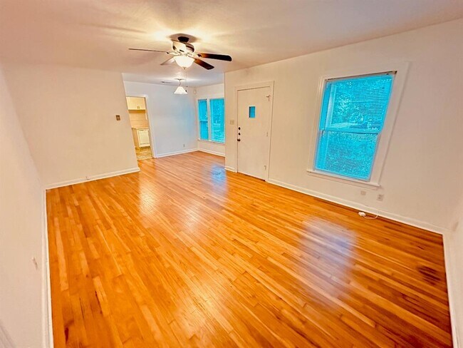 Building Photo - 5402 Sunshine Dr
