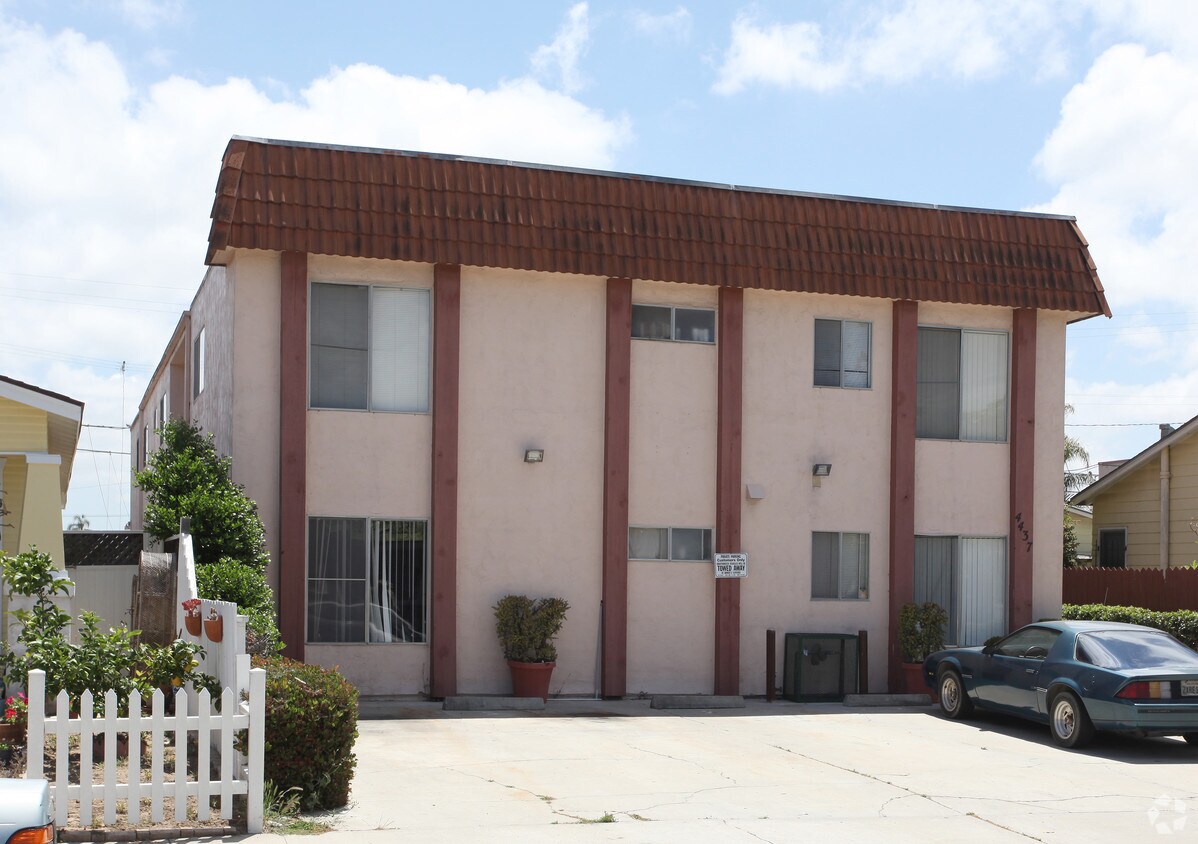 Primary Photo - 4437 Mcclintock St