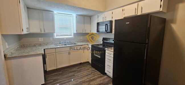 Building Photo - 619 N Sherman Dr