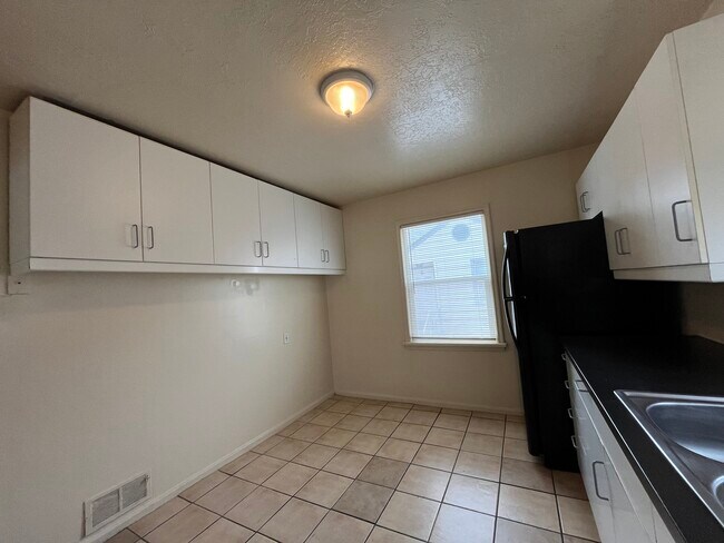 Foto del edificio - 332 E Utopia Ave