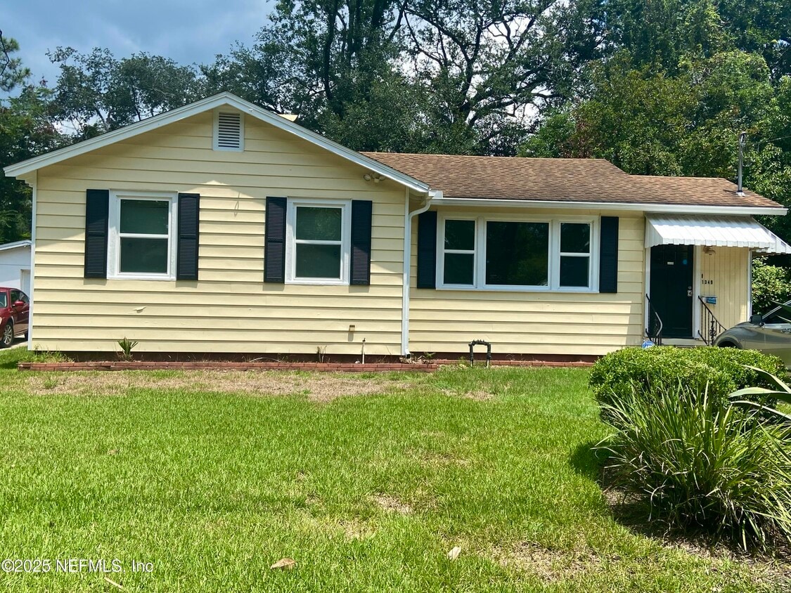 Primary Photo - 1349 Menna St