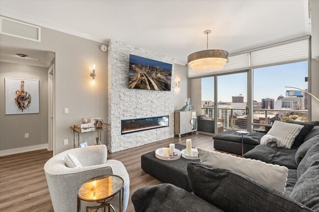 Building Photo - 260 S Osceola Ave