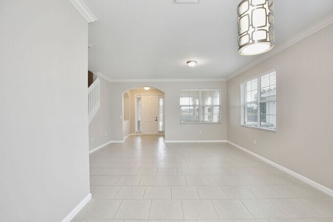 Foto del edificio - Beautiful 4/2.5 Spacious Home with a Loft Area and a 2 Car Garage Located in Sawgrass Bay - Clerm...