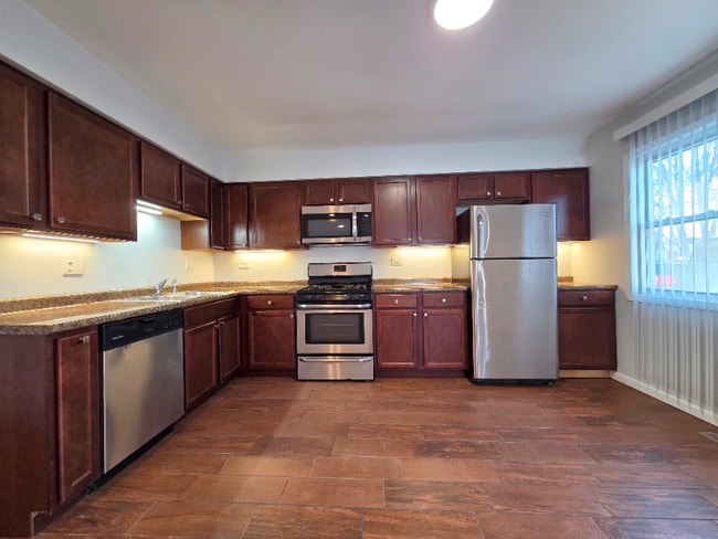 Building Photo - 331 Lawn Terrace