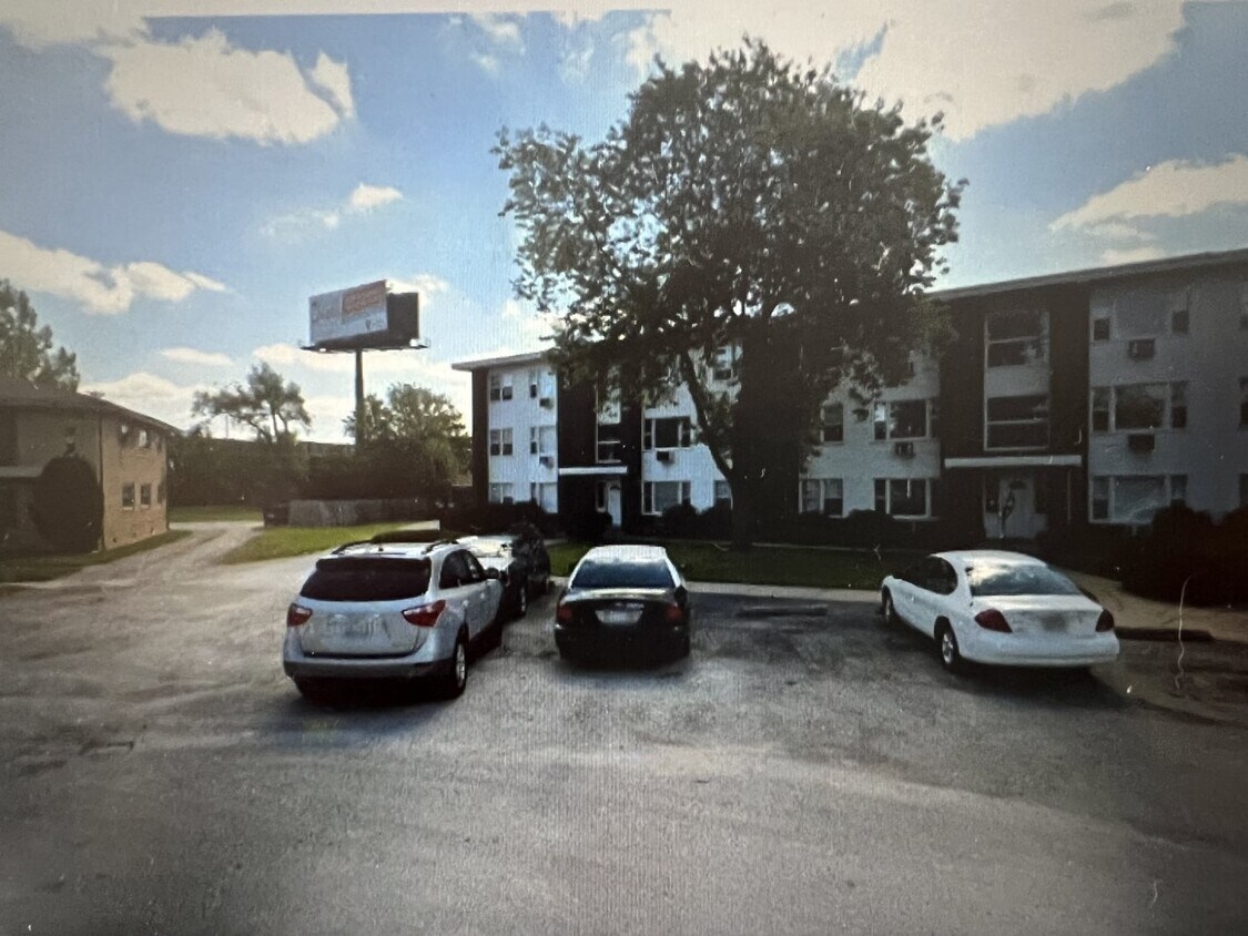 6619 W Lloyd Dr Unit 5C, Worth, IL 60482 Apartment for Rent in Worth