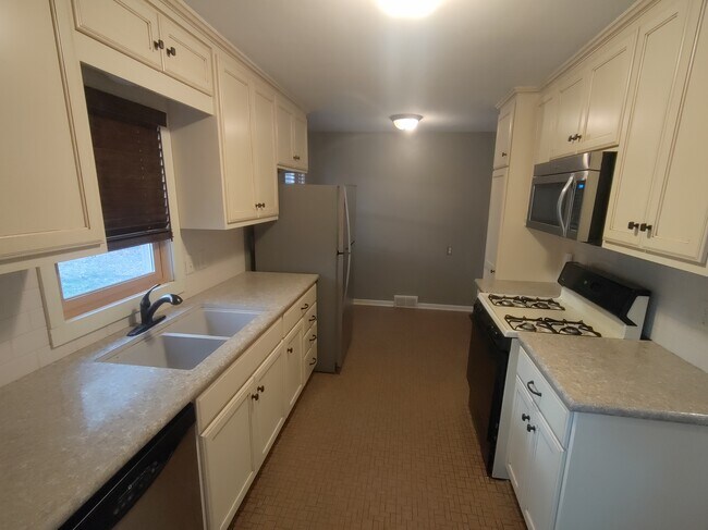 Foto del edificio - 9038 Tyler St NE