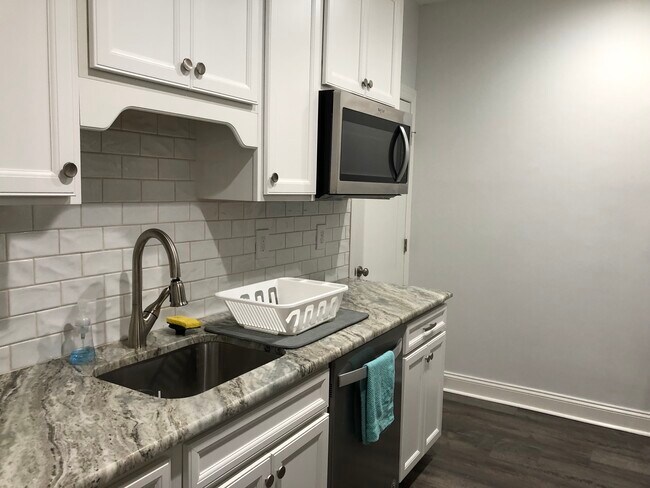 Kitchen - 2603 Waters Edge Dr