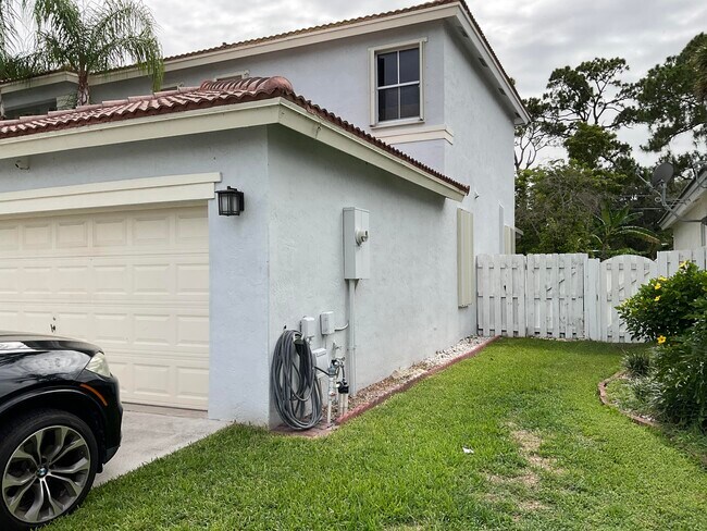 Foto del edificio - 6566 Spring Meadow Dr