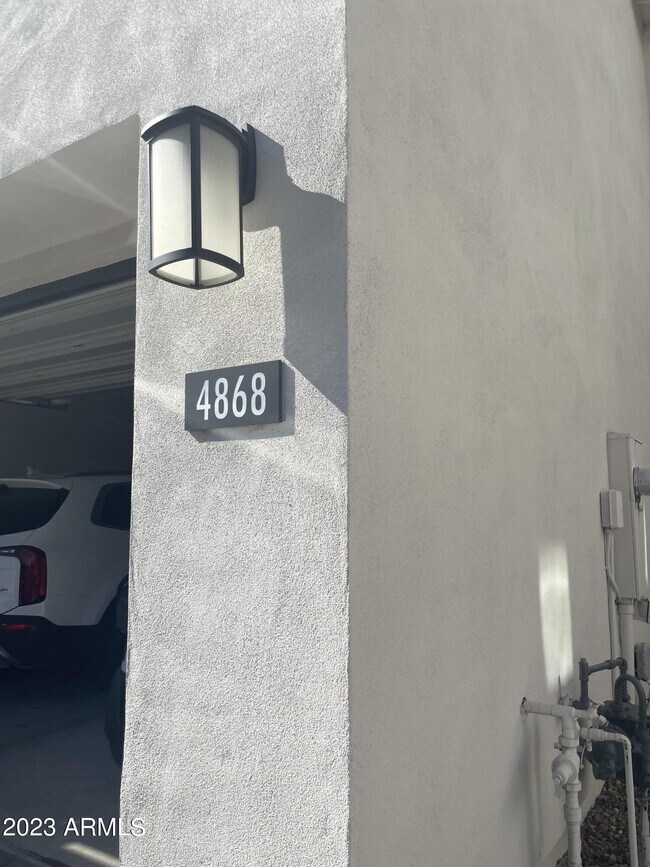 Building Photo - 4868 E Village Dr