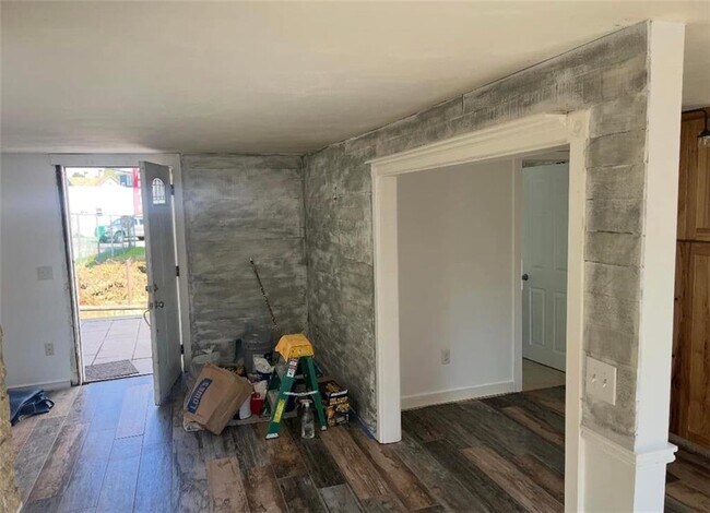Building Photo - 16 Hedley Ave