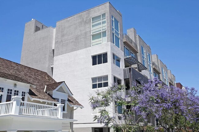 Building Photo - 1642 7th Ave