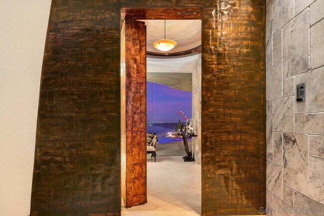 Foto del edificio - 7455 Hillside Dr