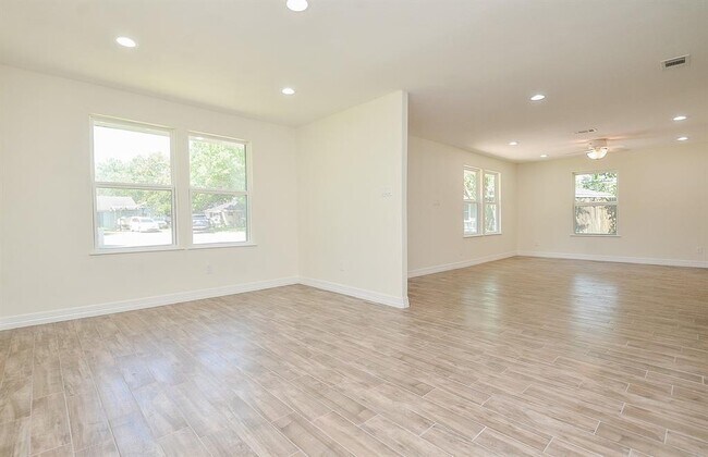 Building Photo - 5 Glenfield Ct