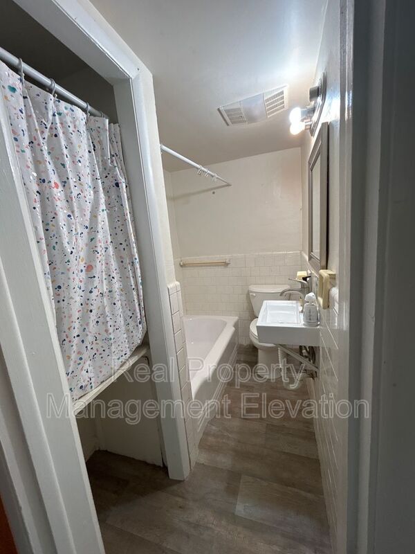 Building Photo - 174 Lilac Ln