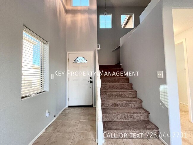 Building Photo - GORGEOUS 3 BED 2.5 BATH 2 STORY HOME IN HE...