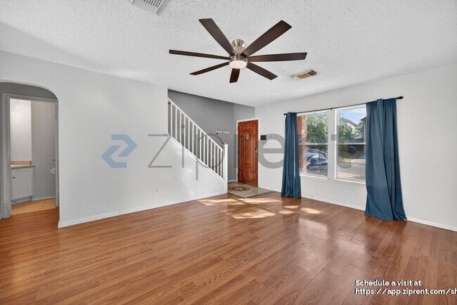 Building Photo - 5515 Champions Hill Dr