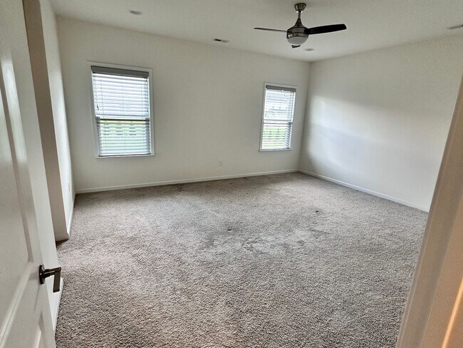 Foto del edificio - 15217 Shallow Ridge Rd