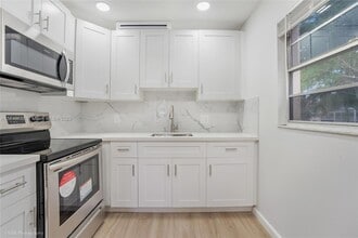 Building Photo - 200 SW 132nd Way
