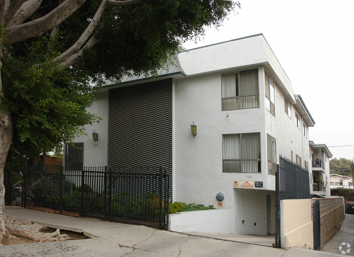 Building Photo - 520 N Kenmore Ave
