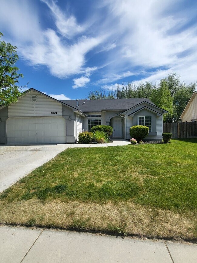 Building Photo - Cute Caldwell Home