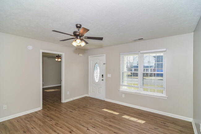 Building Photo - 3565 Mt View Ridge Dr