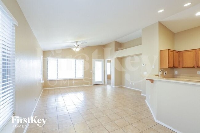 Building Photo - 10894 W Alvarado Rd