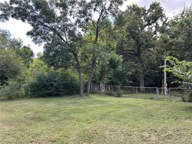 Building Photo - 12828 Trammel Dr