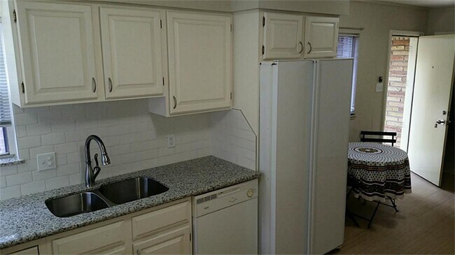 Foto del edificio - 2639 Wroxton Rd