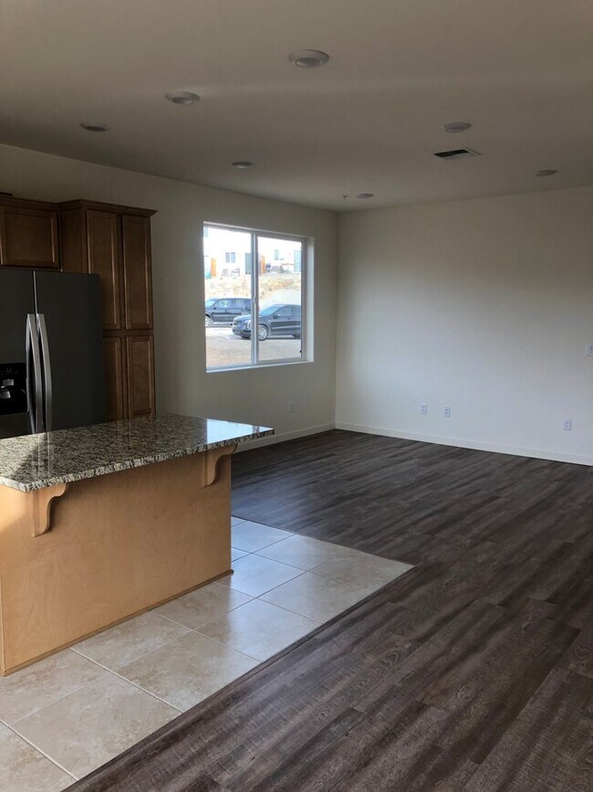 Building Photo - Rancho San Rafael Townhome