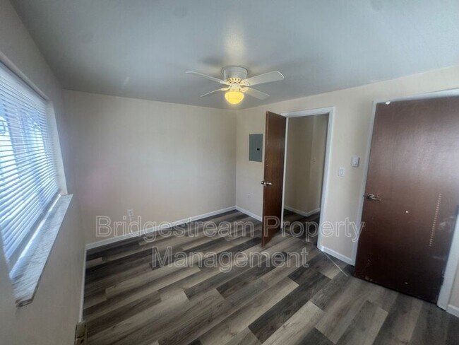 Foto del edificio - 4840 Springfield St