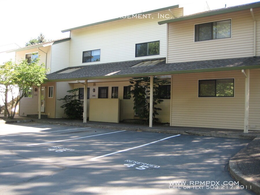 12054 N Jantzen Beach Ave, Portland, OR 97217 House for Rent in