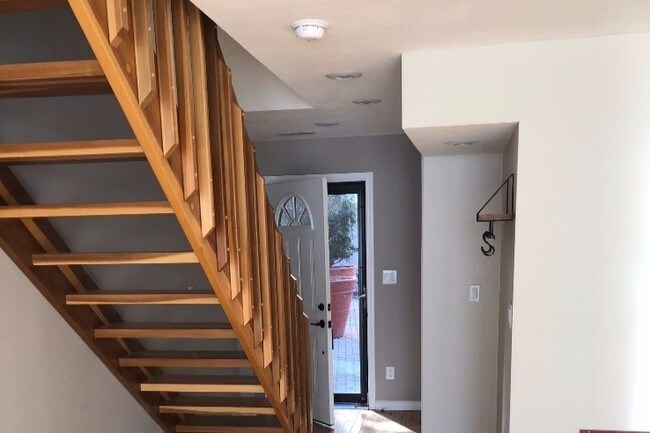 Escaleras - 133 Walton St