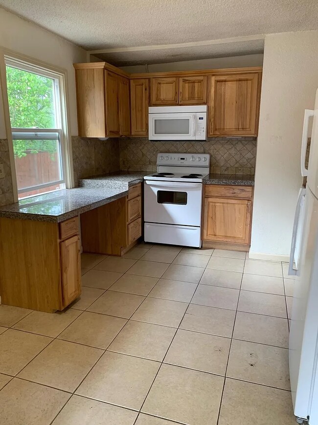 Foto del edificio - 9660 N Central St