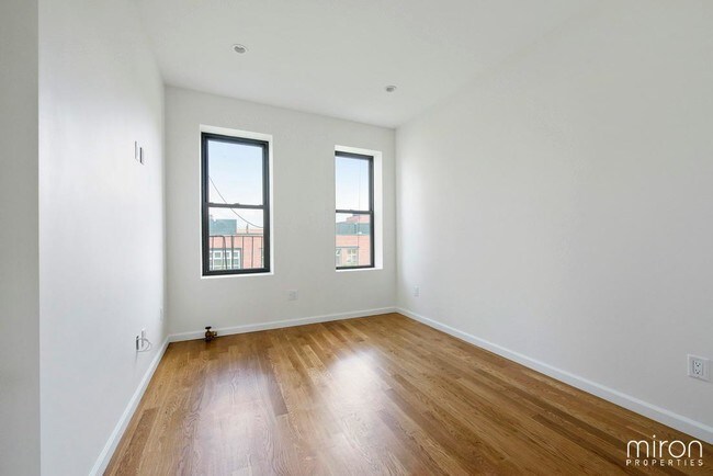 Building Photo - 9 E 118th St