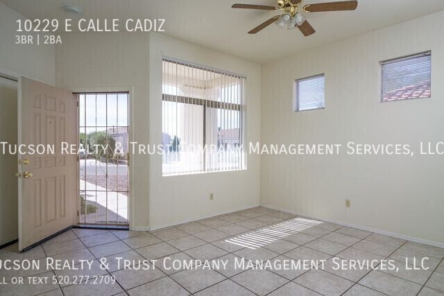 Building Photo - 10229 E Calle Cadiz
