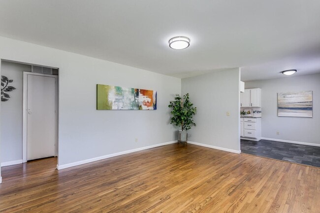 Building Photo - 3 Bedroom home in Haysville