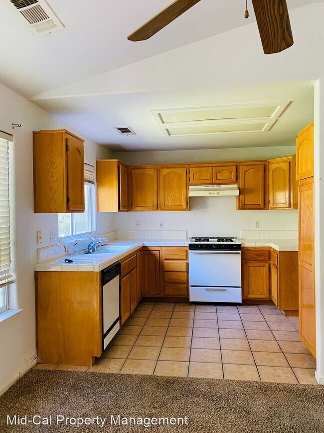 Building Photo - 3 br, 2 bath House - 2705 S. ASPEN ST