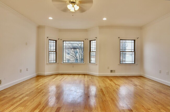 Foto del edificio - 135 Beacon Ave