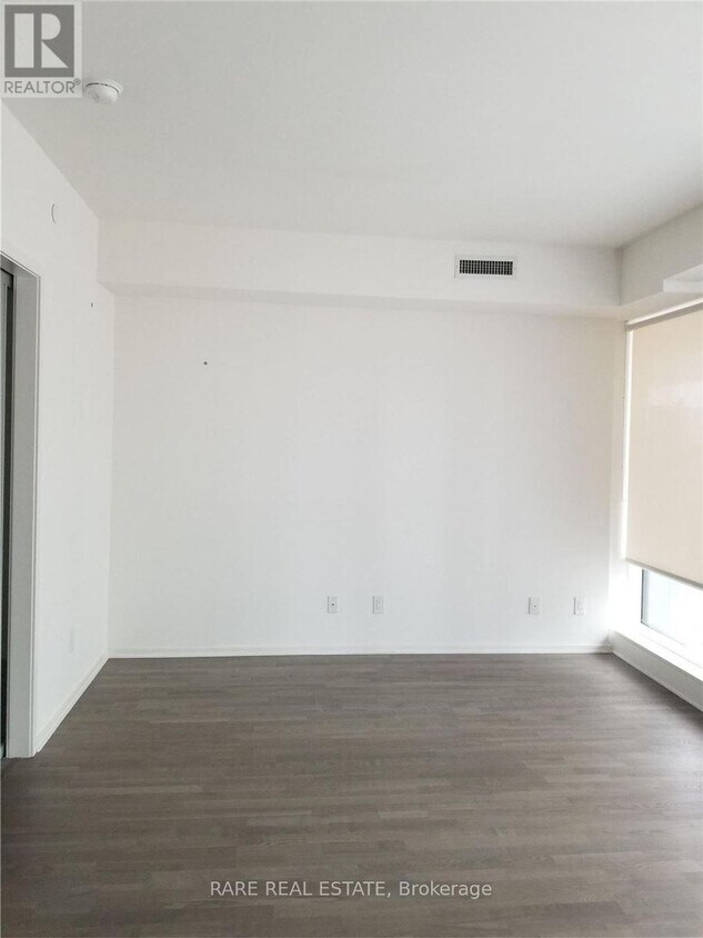 Photo principale - 1-1101 Bloor St E