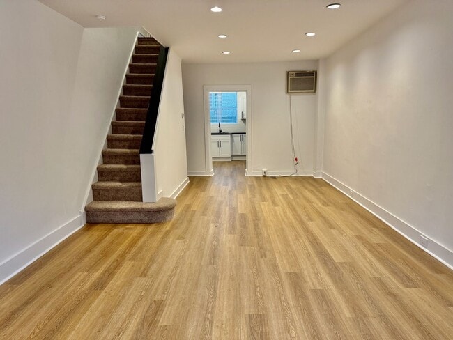 Foto del edificio - Just RENOVATED open floorplan 3 BED/1 BA HOME w/ WASHER/DRYER & large PATIO on Great Block in Sou...