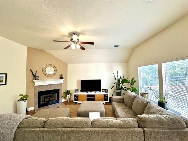 Foto del edificio - 15818 Hamden Cir