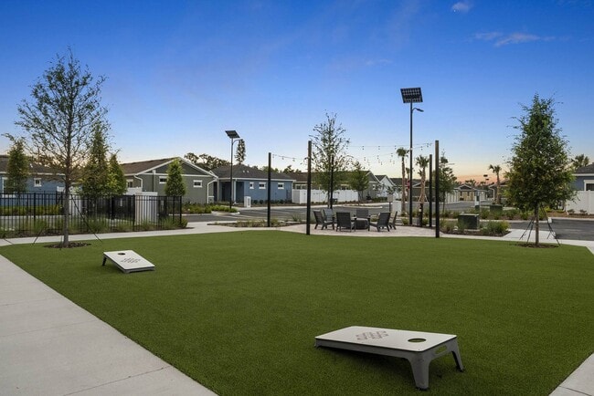Building Photo - Avilla Silver Palm