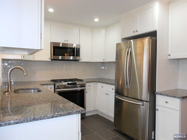 Building Photo - 1319 Anderson Ave Ave