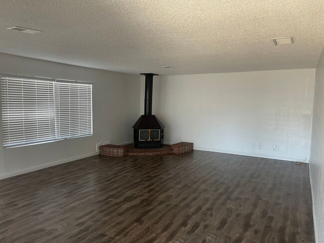 Foto del edificio - 3BD/1.5BA House -24701 Starcrest Dr.  Moreno Valley, CA 92553