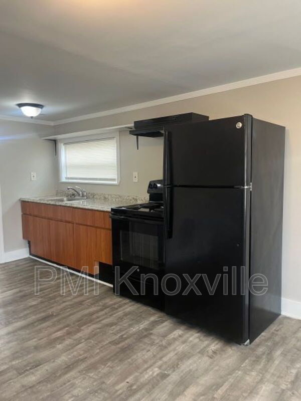 Foto del edificio - 415 Landau Dr