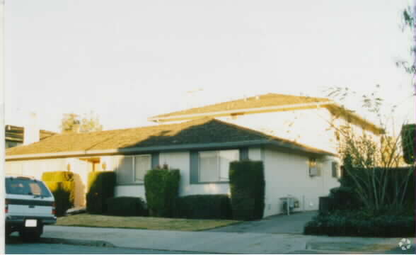 Building Photo - 620 Nello Dr