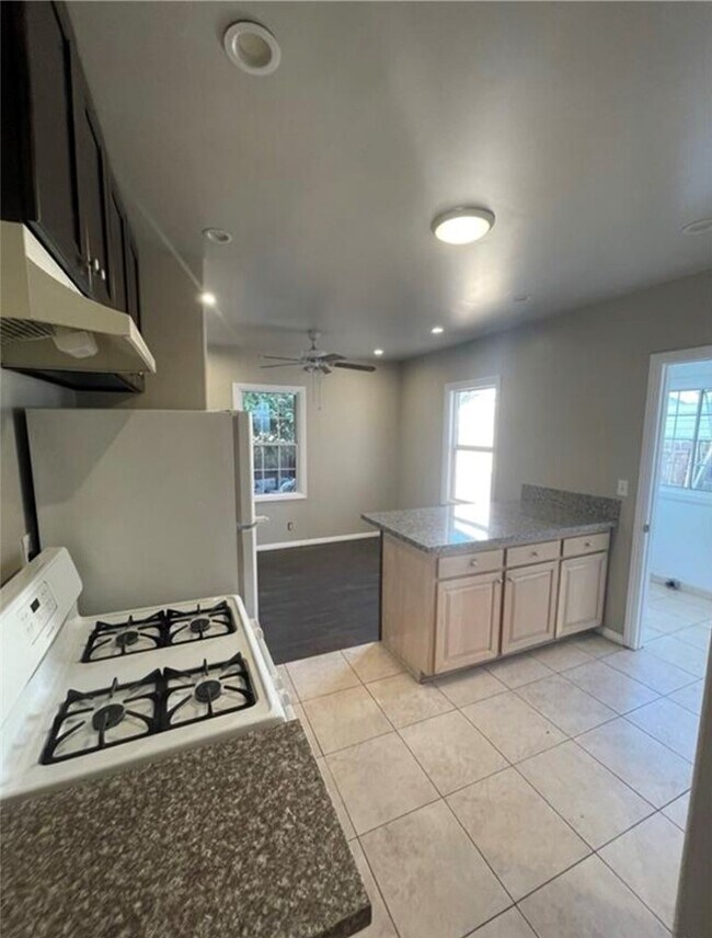 Foto del edificio - 590 W 3rd St