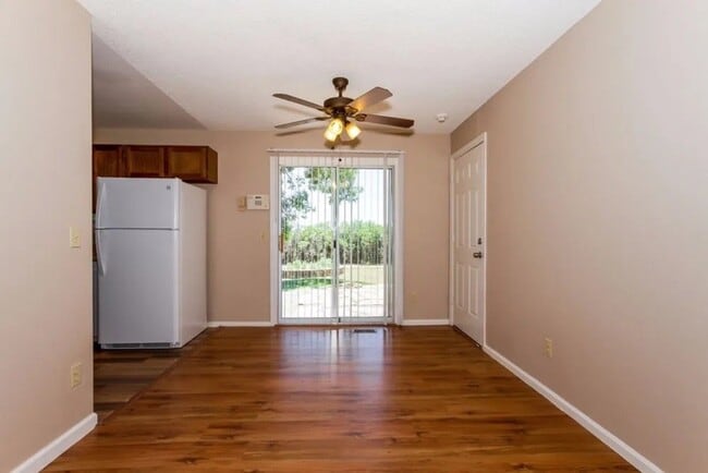 Building Photo - 9286 Clermont Dr